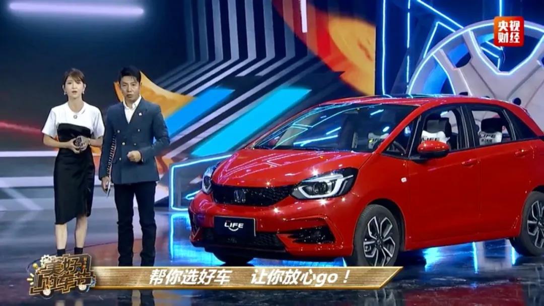 央視直播，名嘴主持竟現(xiàn)場“帶貨”？！
