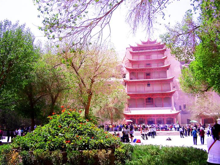 甘肅與青海旅游性價(jià)比指南 包車服務(wù)與價(jià)格透明化分析